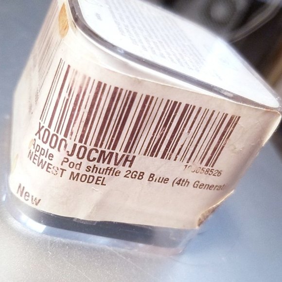 Apple iPod Shuffle 2GB 4th Generation Blue - Picture 2 of 3